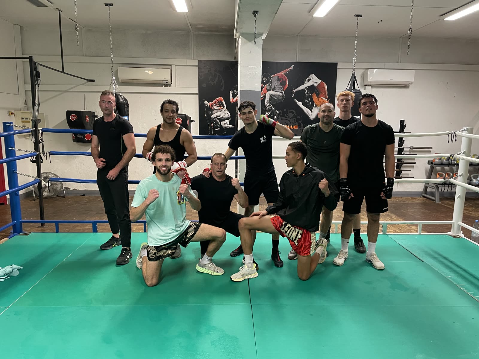 L'équipe du Boxing Club Invincible réunie sur le ring